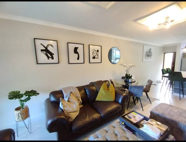 2 BEDROOM APARTMENT TO LET IN BALLITO CENTRAL
